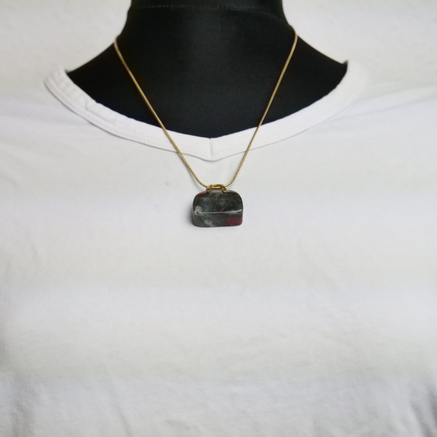 Schlangenkette Edelstahl, goldfarben, mit Taschenanhänger afrikanischer Blutstein
