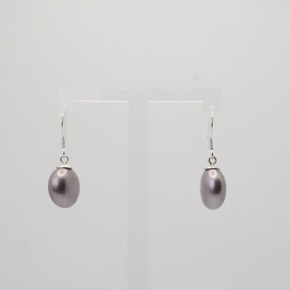 Ohrringe, 925er Sterling Silber mit Button-Pearls in violett-metallic
