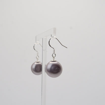 Ohrringe, 925er Sterling Silber mit Button-Pearls in violett-metallic