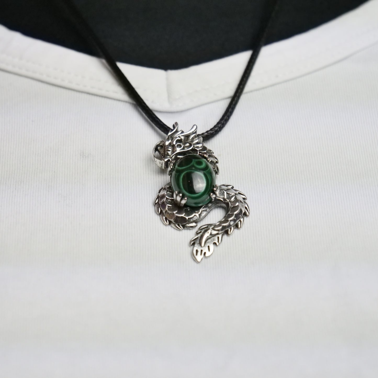 Lederkette mit Drachenanhänger Malachit