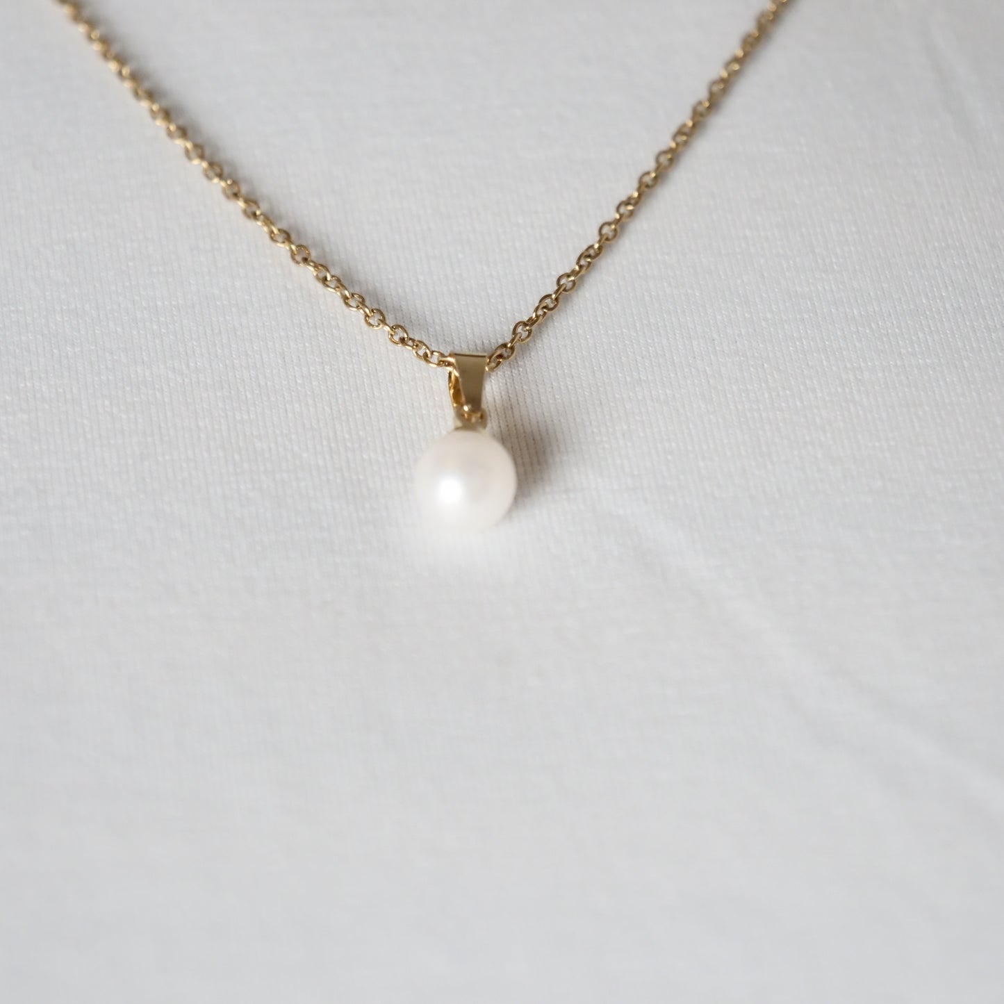 Kette Edelstahl, goldfarben, mit weißer Perle