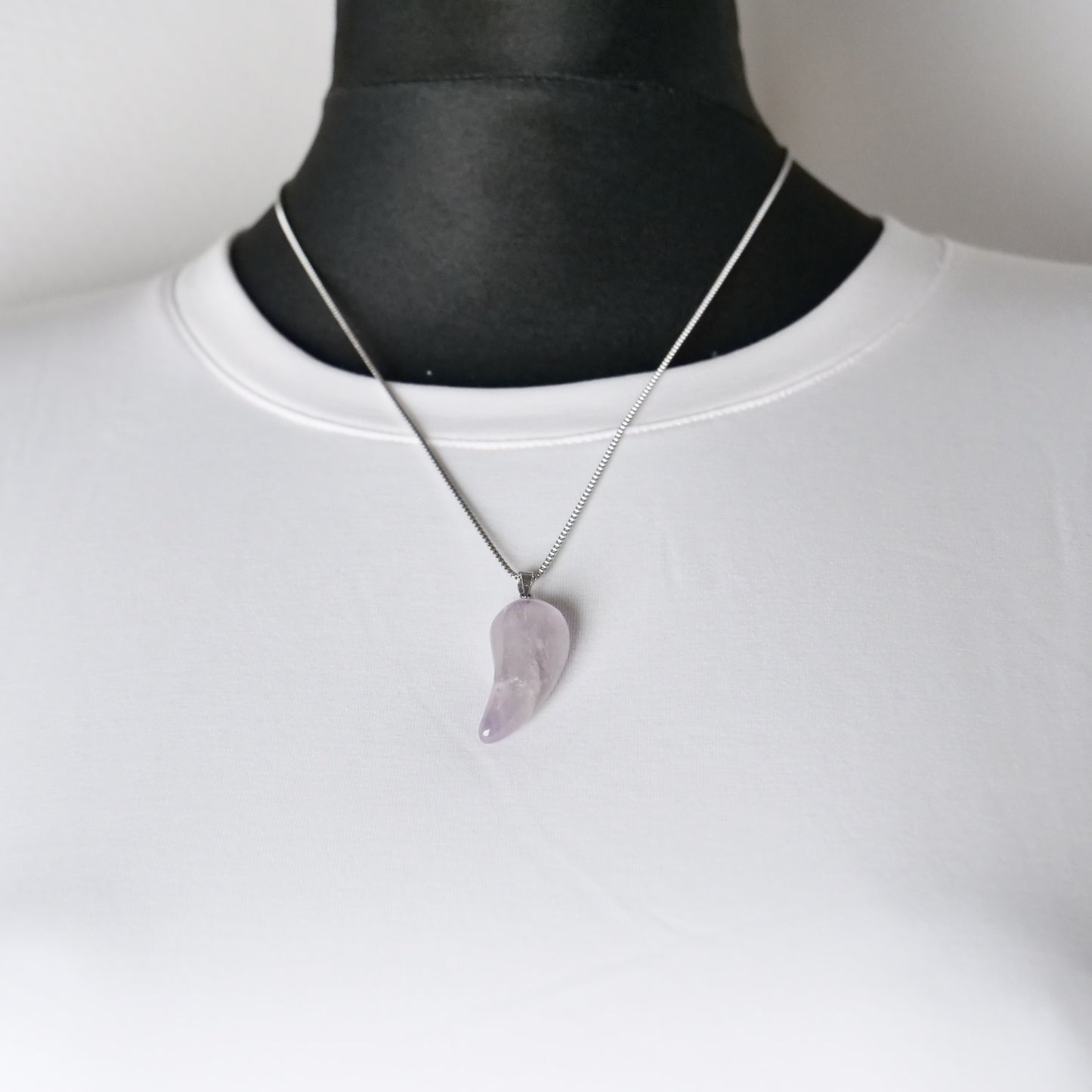 Schlangenkette aus Edelstahl, mit Anhänger aus Rosenquarz in Zahnform