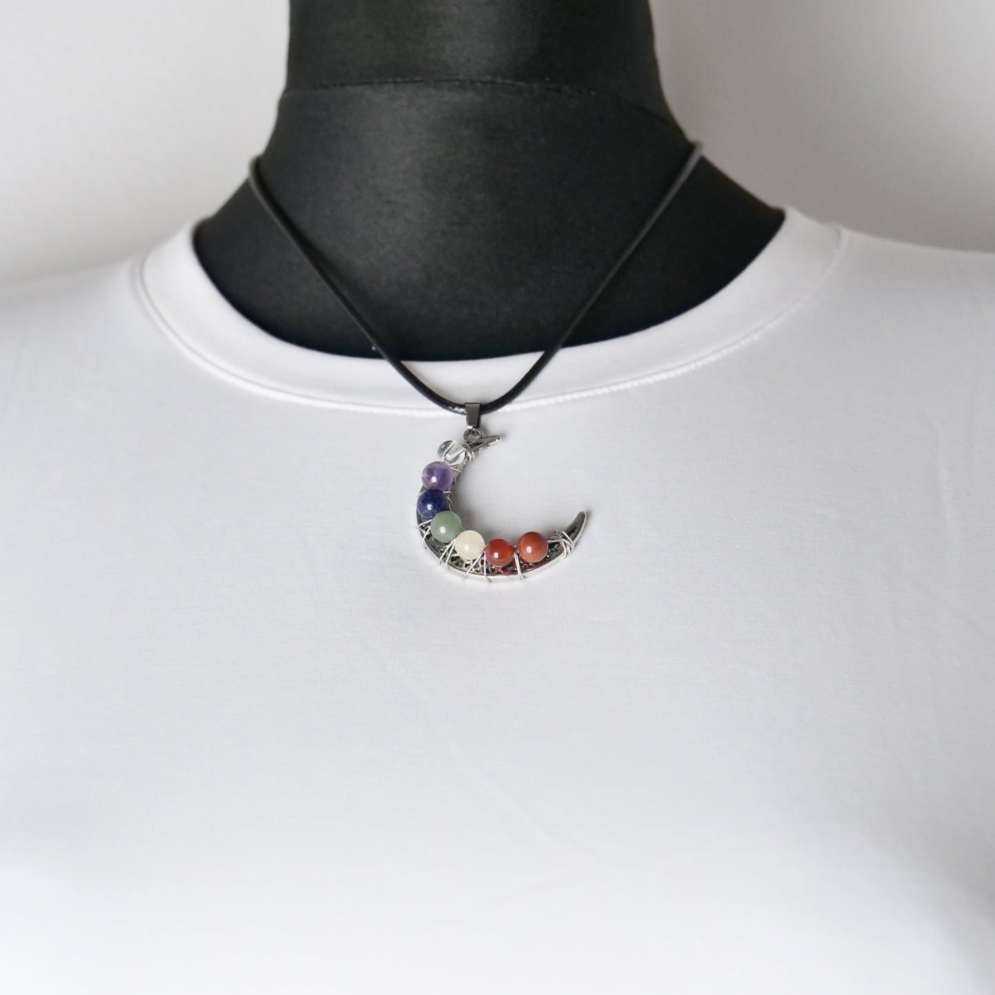 Lederkette mit Anhänger "Mond", 7 Chakren